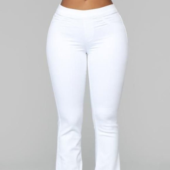 Fashion Nova White Flare Jeans Size 3 - Picture 2 of 4